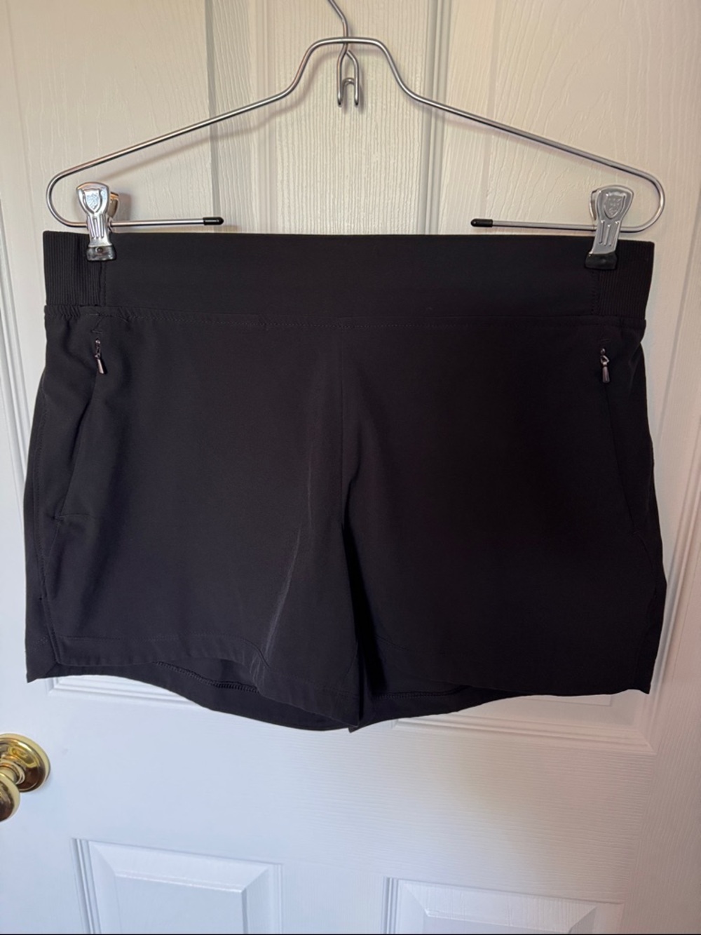 CALIA by Carrie Underwood Women’s Woven 5’’ Shorts